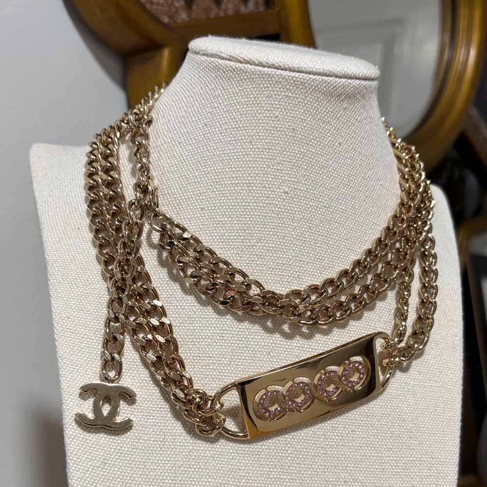 CHANEL Gold Necklace with Pink Rhinestone COCO Tag - Picture 6 of 14